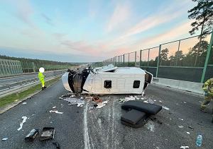 Kolizja autobusu na autostradzie A2. Opóźnienia w podróży w stronę granicy