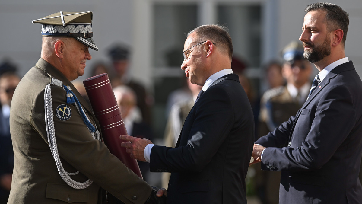 Prezydent Andrzej Duda wręczył awanse generalskie oraz odznaczenia państwowe