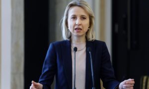 Czerwińska: Europejski Bank Inwestycyjny przekroczył granicę 100 miliardów euro w emisji ekologicznych obligacji.