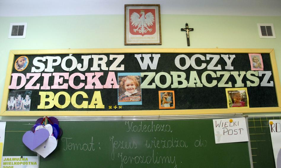 Kościół rezygnuje z lekcji religii w szkołach: powrót do tradycji