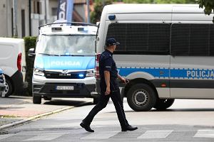 Wypadek na autostradzie A2: Samochód osobowy i ciężarówka zderzyły się, dwie osoby nie żyją.