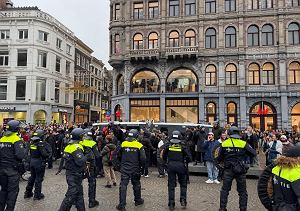 Protesty popierające Palestynę w stolicy Holandii. Liczne zatrzymania po zignorowaniu zakazu.