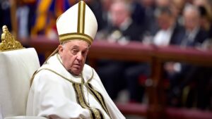Papież Franciszek złożył wizytę w więzieniu, kontynuując własną tradycję odwiedzin więźniów.