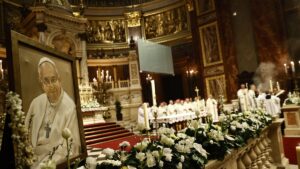 Watykan wydaje oświadczenie dotyczące miejsca pochówku papieża Franciszka.