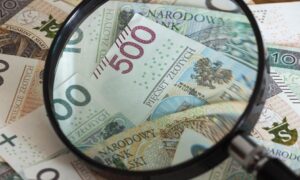 Czy planujesz konsolidację kilku kredytów? Oto przegląd ofert bankowych na kwiecień