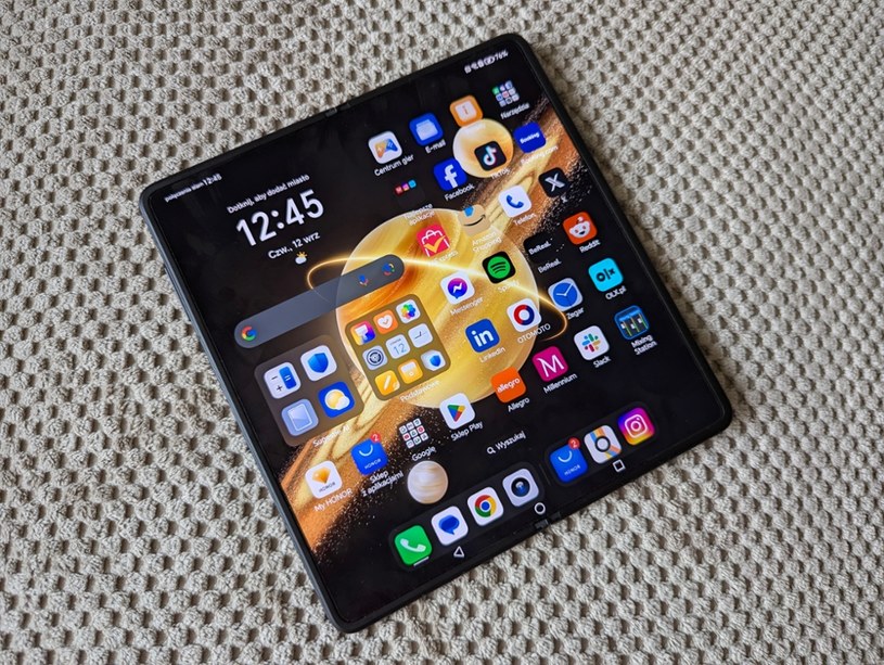 Rewolucyjny Honor Magic V3: Nowa era w technologii składanych telefonów