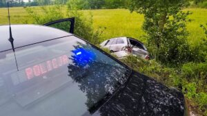 Szaleńcza ucieczka z narkotykami zakończona wypadkiem — zatrzymany z 200 punktami karnymi [WIDEO]
