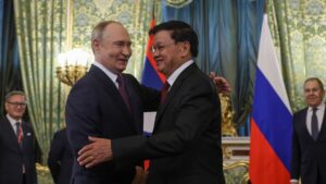 Oryginalny tytuł: **Władimir Putin zachwycony niezwykłym prezentem. "Przydadzą się"** Przeredagowane propozycje: 1. **Putin oczarowany niecodziennym podarunkiem. "Będą użyteczne"** 2. **Niezwykły upominek urzekł Władimira Putina. "Znajdą zastosowanie"** 3. **Prezent, który zachwycił Putina. "Przyda się nam"** 4. **Władimir Putin otrzymał zaskakujący dar. "Na pewno się przyda"** 5. **Niespodziewany prezent dla Putina. "Zrobimy z nich użytek"** 6. **Putin zadowolony z otrzymanego podarunku. "Nie zmarnują się"** 7. **Wyjątkowy prezent wprawił Putina w zachwyt. "Będzie z niego pożytek"** 8. **Putin docenił nietuzinkowy prezent. "Na pewno się nie zmarnuje"** W razie potrzeby mogę podesłać jeszcze inne propozycje!
