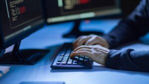 Chińscy hakerzy mogli wykraść dane prawie wszystkich obywateli USA. Cyberataki dotknęły ponad 80 krajów