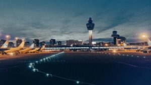 Nowy groźny incydent z dronem sparaliżował ruch na jednym z największych lotnisk