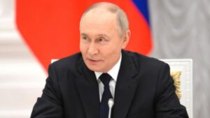 Oryginalny tytuł: Zachodnie komponenty w dronach Putina. Sankcje się nie sprawdzają? Przykłady przeredagowanych, unikalnych tytułów o tym samym sensie: 1. Zachodnia technologia w rosyjskich dronach. Czy sankcje zawodzą? 2. Czy sankcje są nieskuteczne? Zachodnie elementy w dronach Rosji 3. Komponenty z Zachodu w dronach Kremla — dlaczego sankcje nie działają? 4. Rosyjskie drony z zachodnimi częściami. Fiasko sankcji? 5. Mimo sankcji: zachodnie podzespoły w dronach używanych przez Rosję 6. Zachodnie technologie napędzają drony Putina. Co ze skutecznością sankcji? 7. Drony Putina korzystają z zachodnich części. Sankcje nie przynoszą efektu? 8. Części z Zachodu w rosyjskich dronach. Skuteczność sankcji pod znakiem zapytania Wszystkie te propozycje zachowują sens oryginału, ale są unikalne pod względem sformułowania.