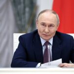 Oto propozycja przeredagowanego tytułu o zachowanym sensie i unikalności:

Rosja przechodzi do „punktu wyjścia”. Niepokojące działania wzbudzają czujność NATO. Media ostrzegają przed możliwymi przygotowaniami do konfliktu