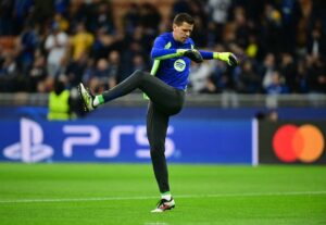 Panika na boisku po niespodziewanym zejściu Szczęsnego z murawy