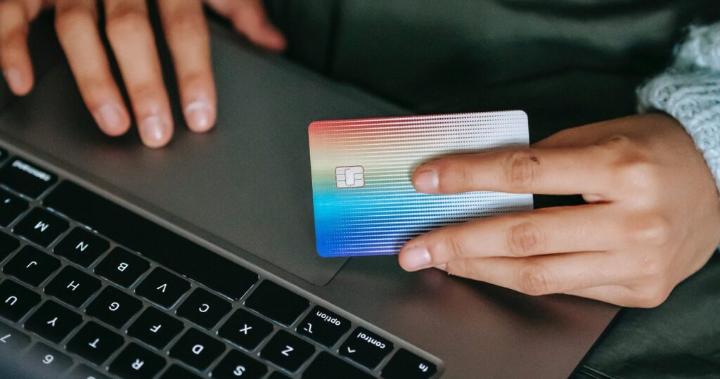 Jak oszuści wykorzystują współczucie Polaków - kupując towar, otrzymujesz tylko chiński chłam.