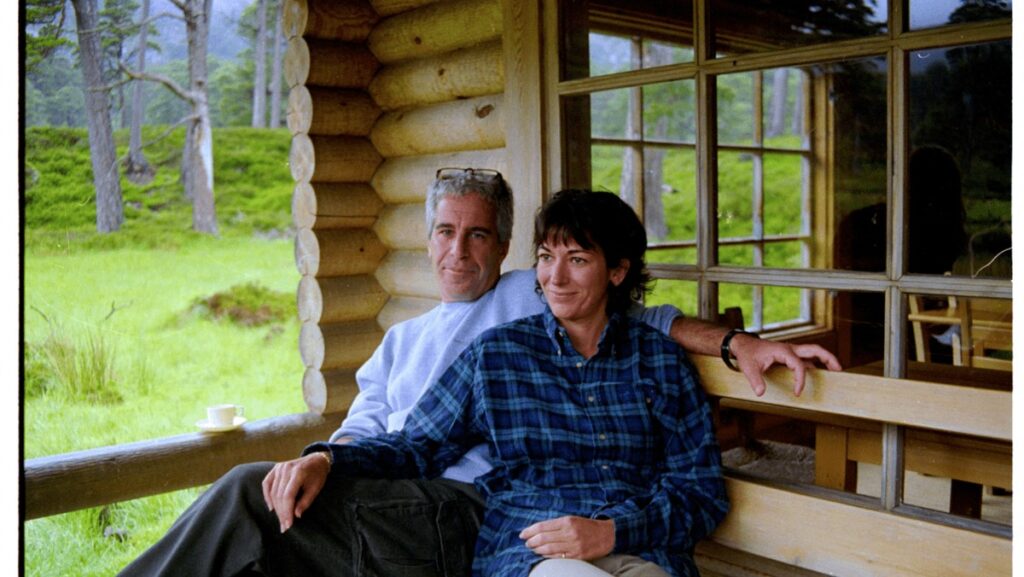 Oto kilka propozycji unikalnych tytułów o zachowanym sensie: 1. Nadchodzi polityczna burza, która zmieni układ sił na świecie 2. Globalny wstrząs polityczny – świat czeka na wielkie przetasowania 3. Przed nami rewolucja polityczna, która przeorganizuje świat 4. Świat stoi u progu politycznego przewrotu 5. Polityczny wicher zmian nadciąga i odmieni świat 6. Zbliża się fala politycznych przemian, która przeobrazi globalną rzeczywistość 7. Polityczna zawierucha przewartościuje układ sił na świecie Wybierz, który najlepiej pasuje do Twojego artykułu!