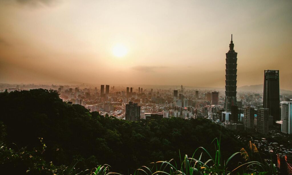 Chiny wysyłają bombowce w rejon Tajwanu. Zbliża się spotkanie Xi z Trumpem