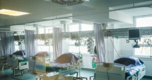 NFZ ujawnia wydatki: tyle kosztuje leczenie jednego pacjenta