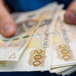 Tylko nieliczni seniorzy znają ten dożywotni dodatek do emerytury. To aż 300 zł więcej co miesiąc!