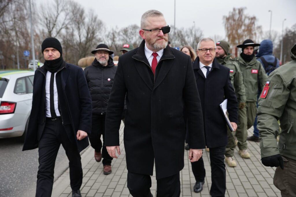 Kontrowersyjne wystąpienie Brauna w Oświęcimiu. Minister Żurek zapowiada stanowczą reakcję: „Nie zamierzam odpuścić”