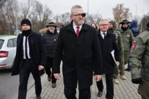 Kontrowersyjne wystąpienie Brauna w Oświęcimiu. Minister Żurek zapowiada stanowczą reakcję: „Nie zamierzam odpuścić”