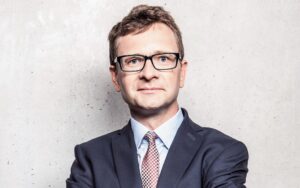 W kierunku upraszczania Lub, jeśli chcesz zachować bardziej formalny charakter: W stronę procesów uproszczonych Lub: Dążąc do większej prostoty