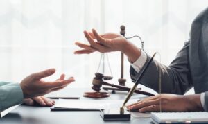 Nielegalne porady prawne i kradzież tożsamości adwokatów: Nowe oblicze oszustw