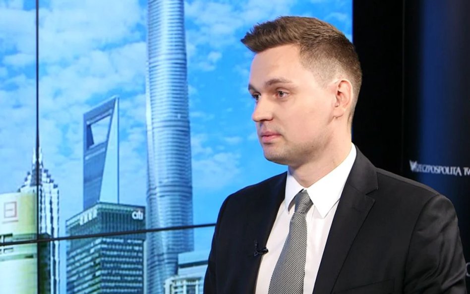 Złoty wciąż ostrożny