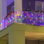 Mandat za lampki na balkonie? Nie wszystkim sąsiadom się to podoba